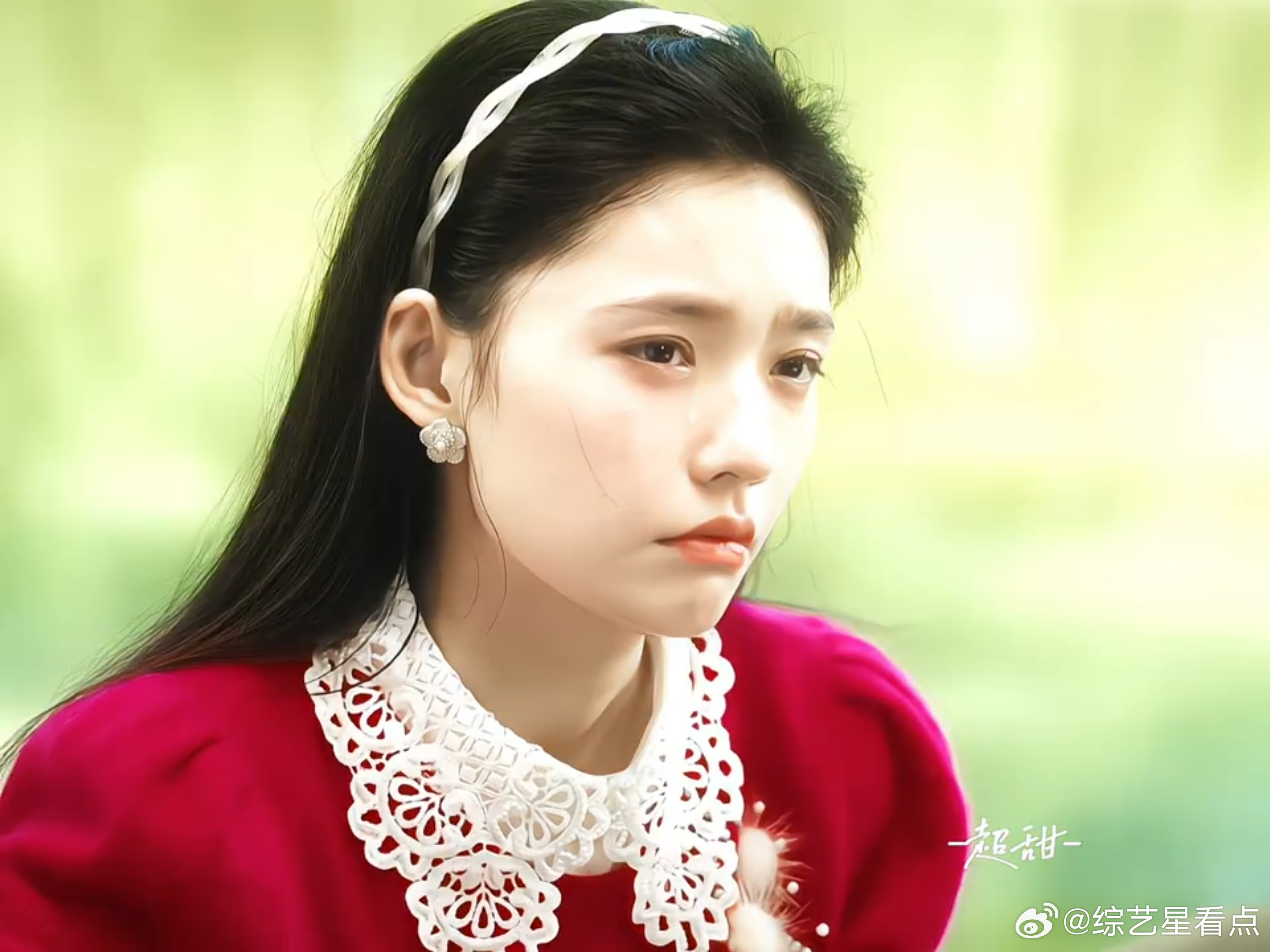 用色彩打开林允 浅蓝的清新是少女的憧憬，墨绿的沉静是成长的沉淀，奶白的纯粹是从未