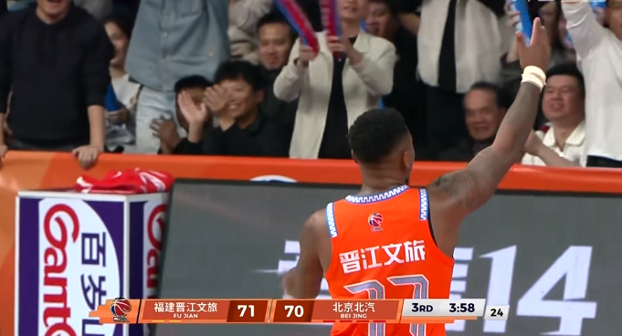 皮特森又来了，这种比赛节奏他最擅长了~~手感来了，过半场扔就行。也不用担心北京队