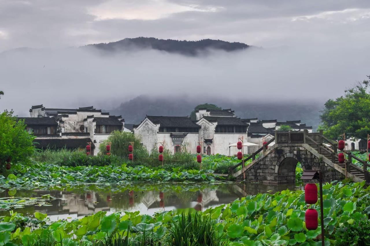 黄山呈坎八卦村。黄山呈坎八卦村呈坎荷塘 烟雨江南徽派建筑 烟雨江南的中式美学 江