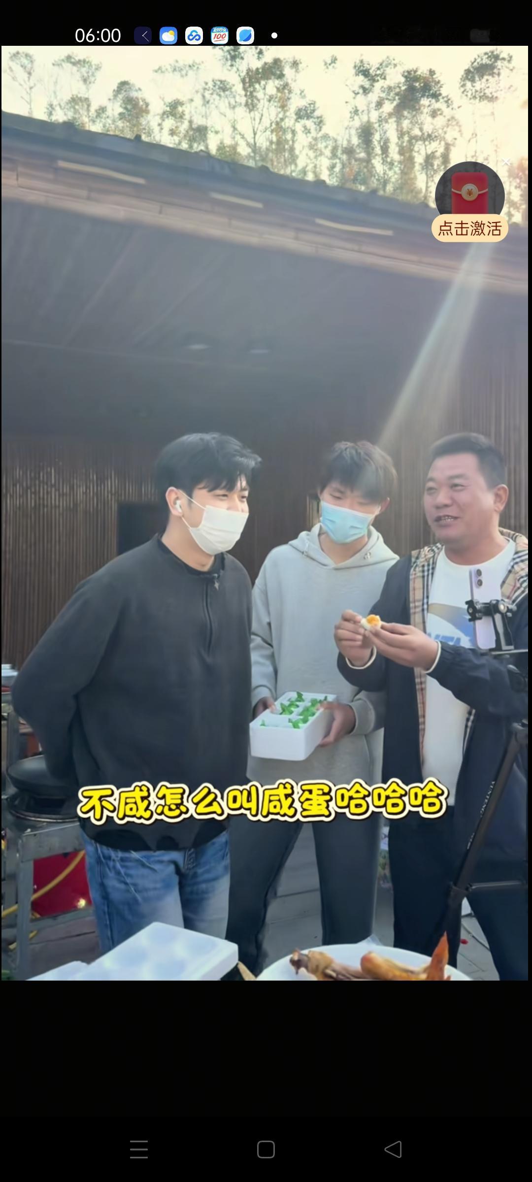 叶锐聪妈妈假期直播结束后送儿子乘飞机，儿子偷偷的抹眼泪，问妈妈什么时候去四川，叶