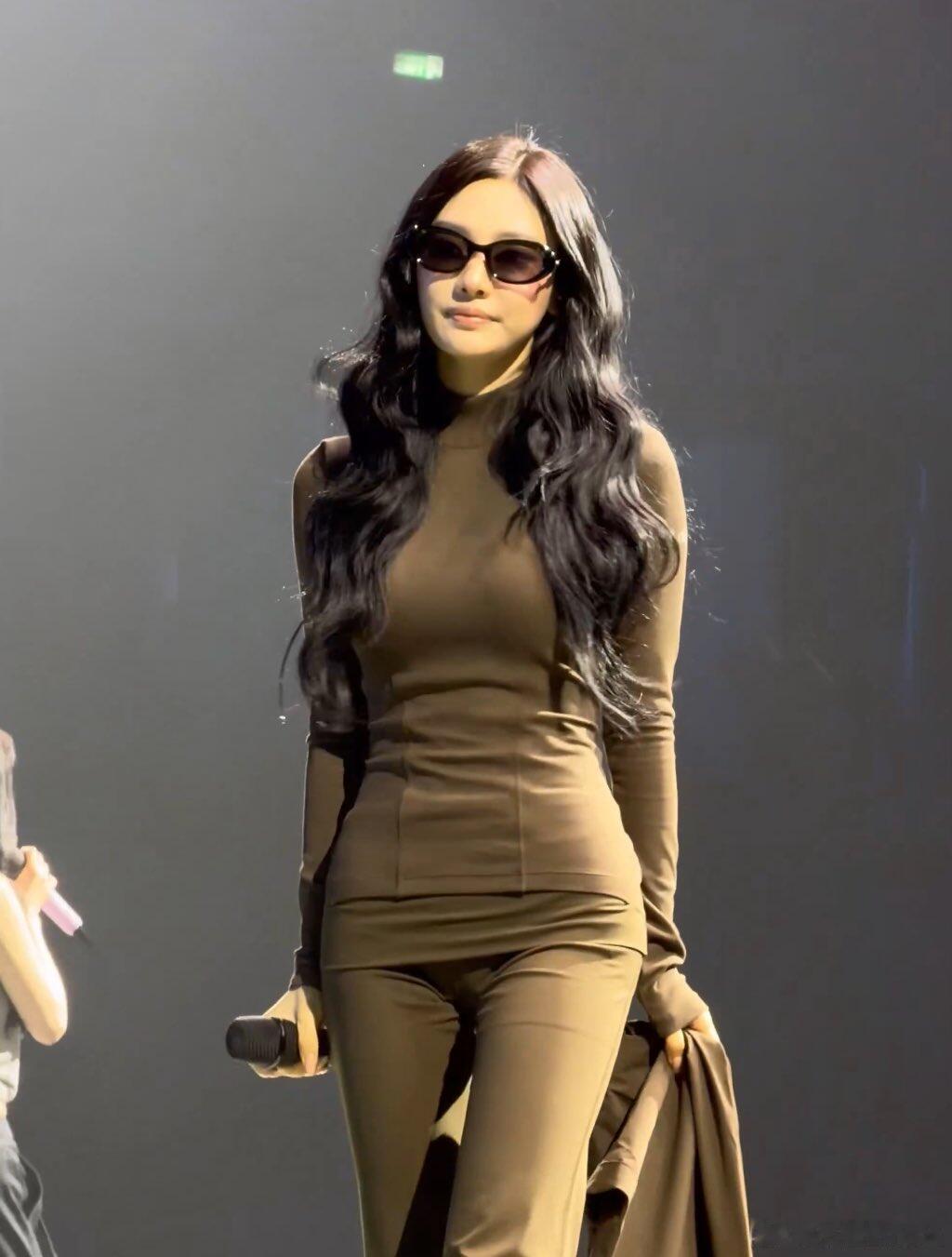 谁还没被宁艺卓的腰臀比蛊到 