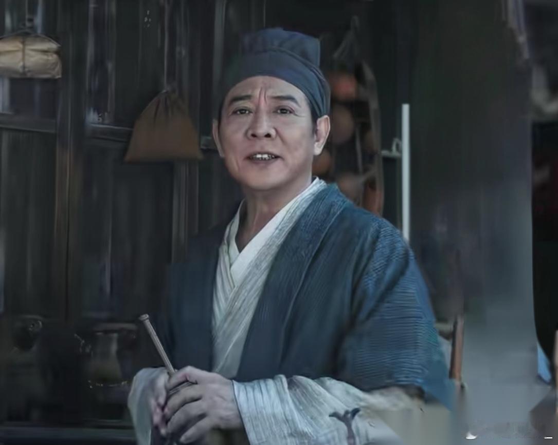 李连杰演短剧归演短剧 但有句话一定要说 那就是他在里面怎么看 都有点像倪萍 可能