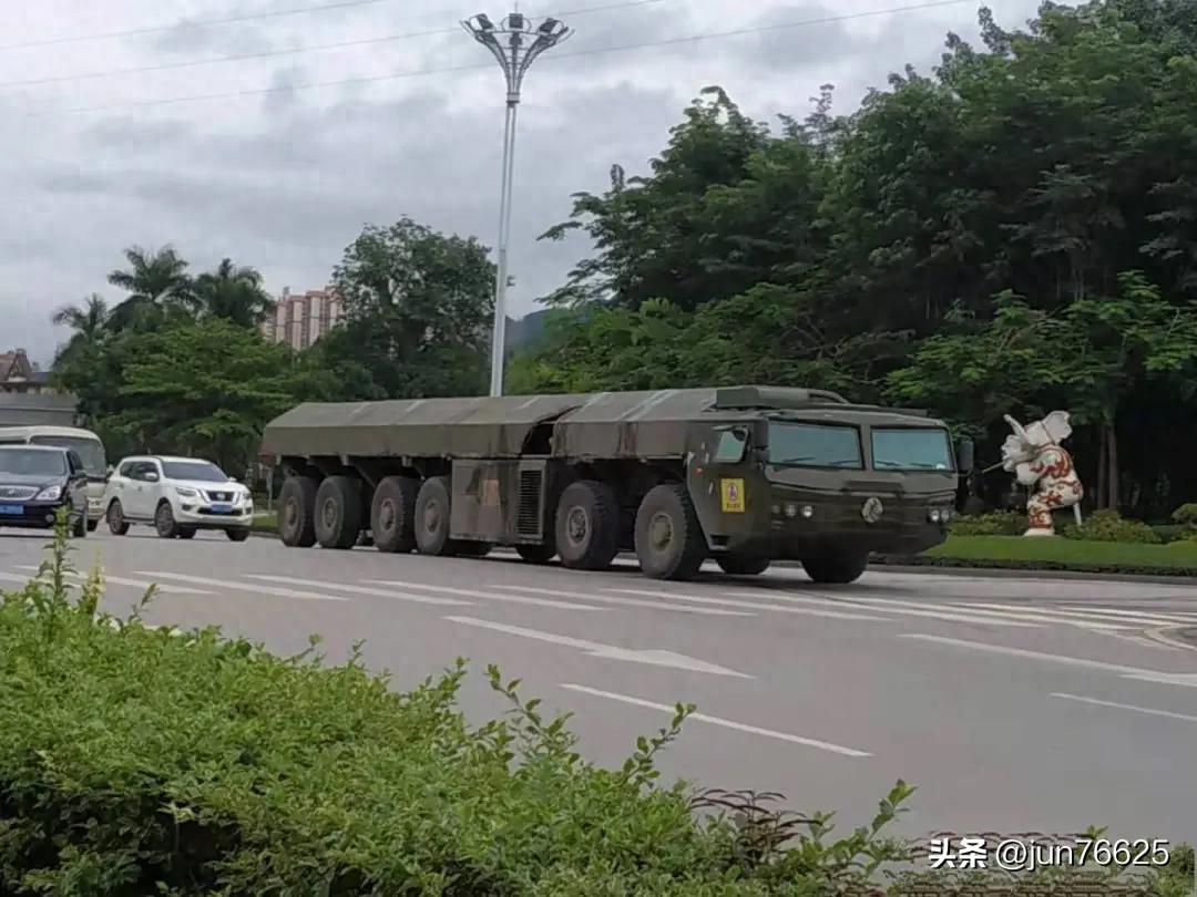 其实没有那么复杂，中国之所以越过东风-51直接公开东风-61，是因为确实存在东风