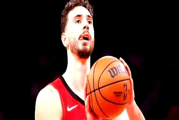 火箭拿格林+狄龙+一堆签换来杜兰特+卡佩拉，当时媒体吹成“冲冠神操作”。现在看，