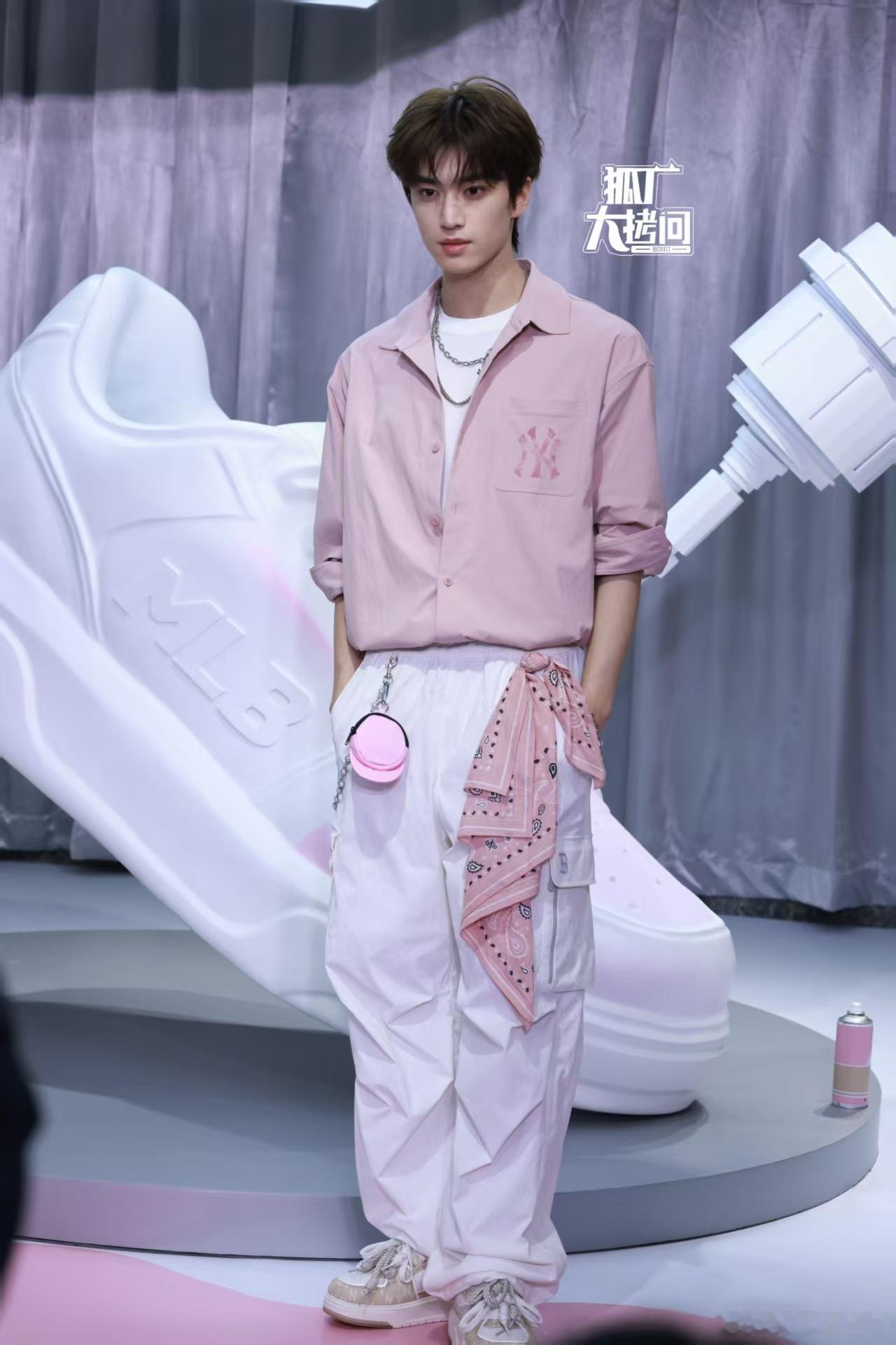 张康乐粤语饭撒 建议张康乐多去广州，这样就能多听到他说粤语了张康乐说粤语好苏