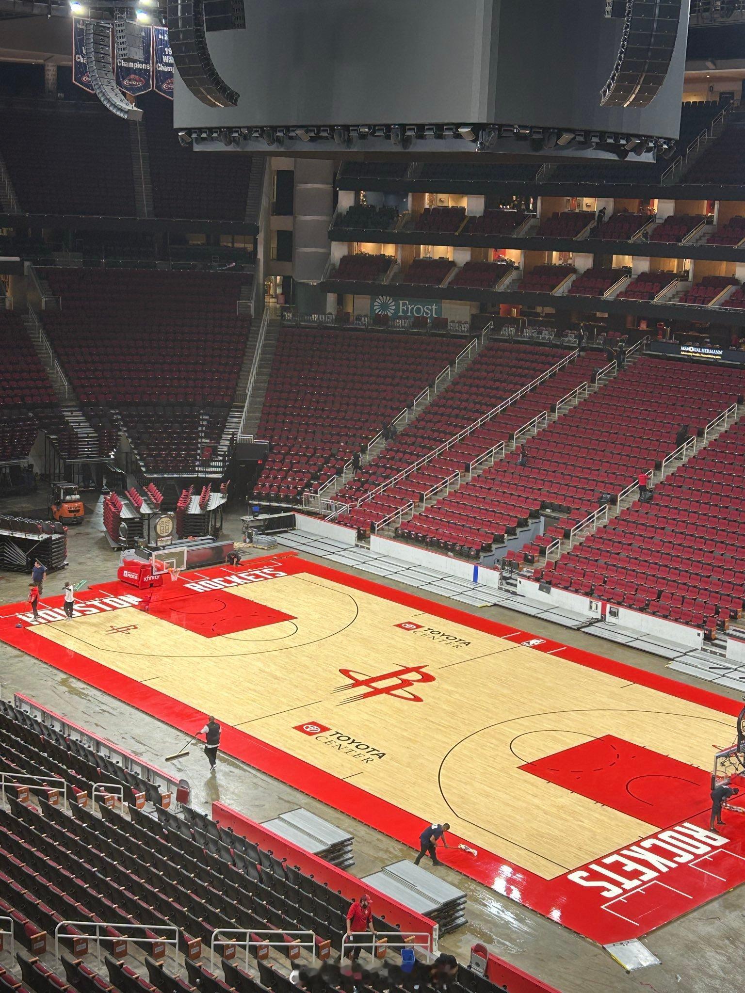 休斯顿纪事报Danielle Lerner离职了，今天是她最后一场比赛，赛后她更