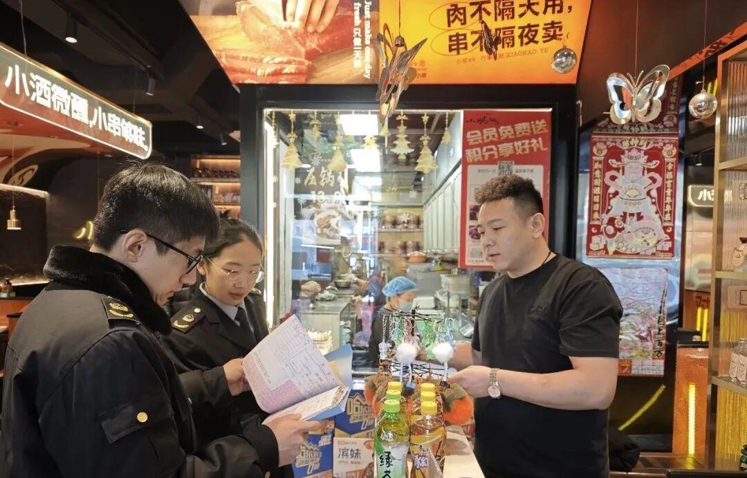 老店升级！打造旅游消费新地标

冰城市监督
当清晨的阳光洒向校园周边小巷，游客循