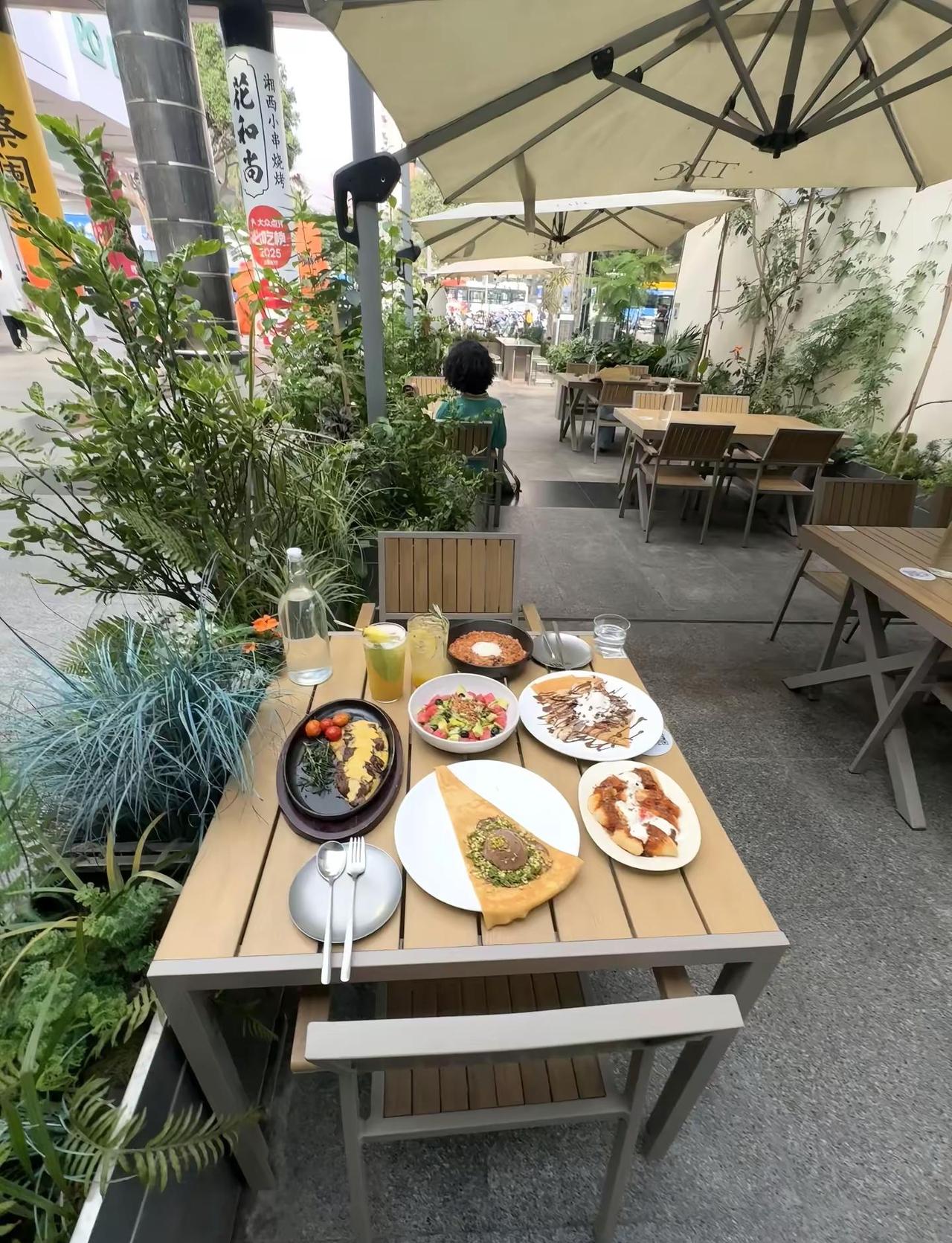 天河区真正好吃的户外下午茶 迪拜巧克力可丽饼好好吃！巧克力味很浓舒舒服服呆一下午