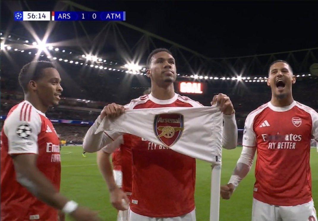 有点像奥运夺金展示国旗那种自豪感！[酷] ​​​