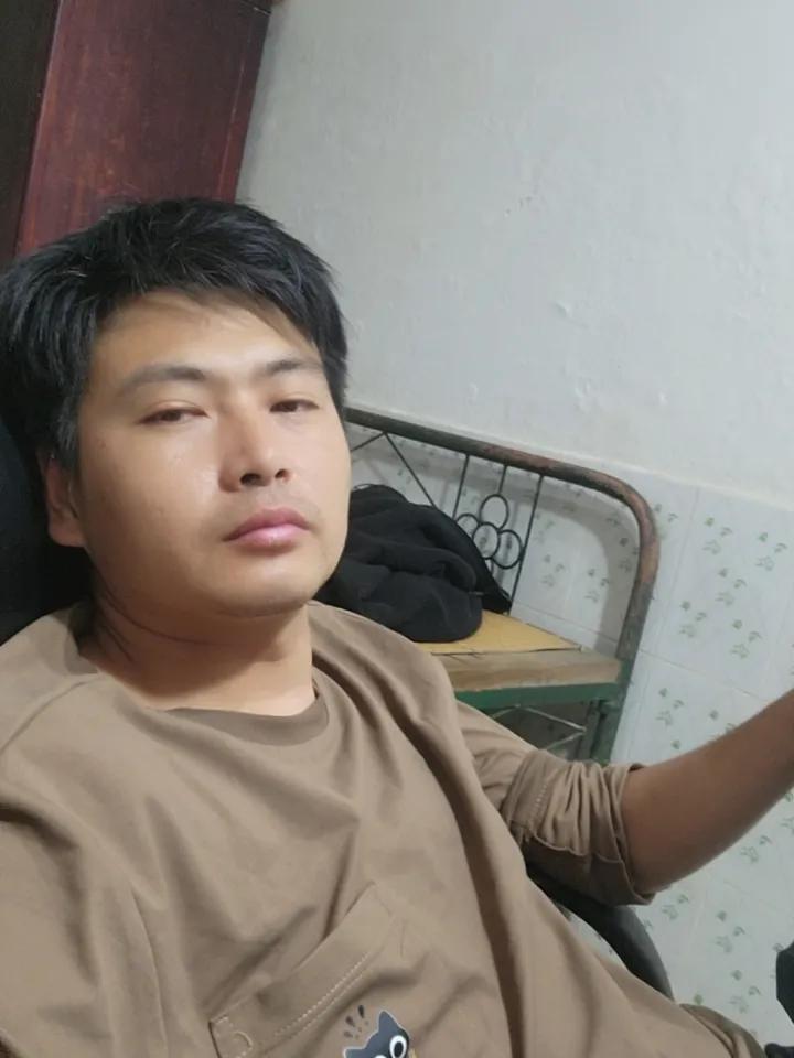 我到底应该怎样选择以后的路啊
 
选项1：去越南，见秋月最后一面
 
优点
 