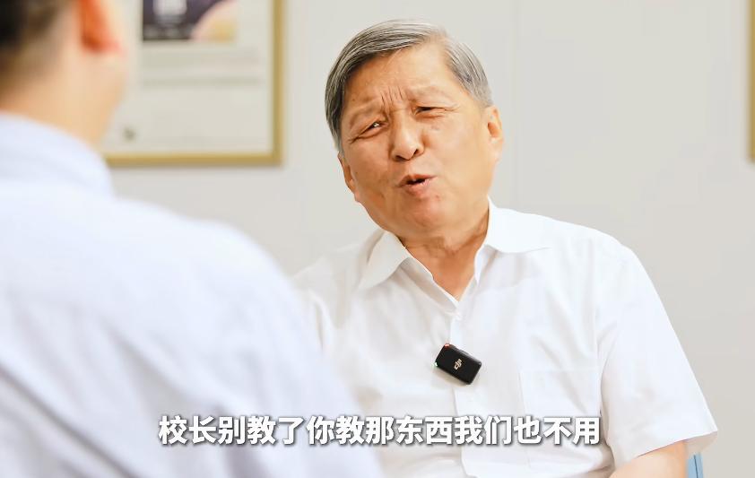 王树国校长在出任福耀科技大学两年多之后，最近在接受采访时谈了自己任职以来的感受，