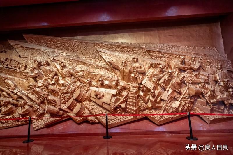 淮海战役胜利的原因是什么?淮海战役是一场大兵团作战，解放军要面对的主要是徐州方向