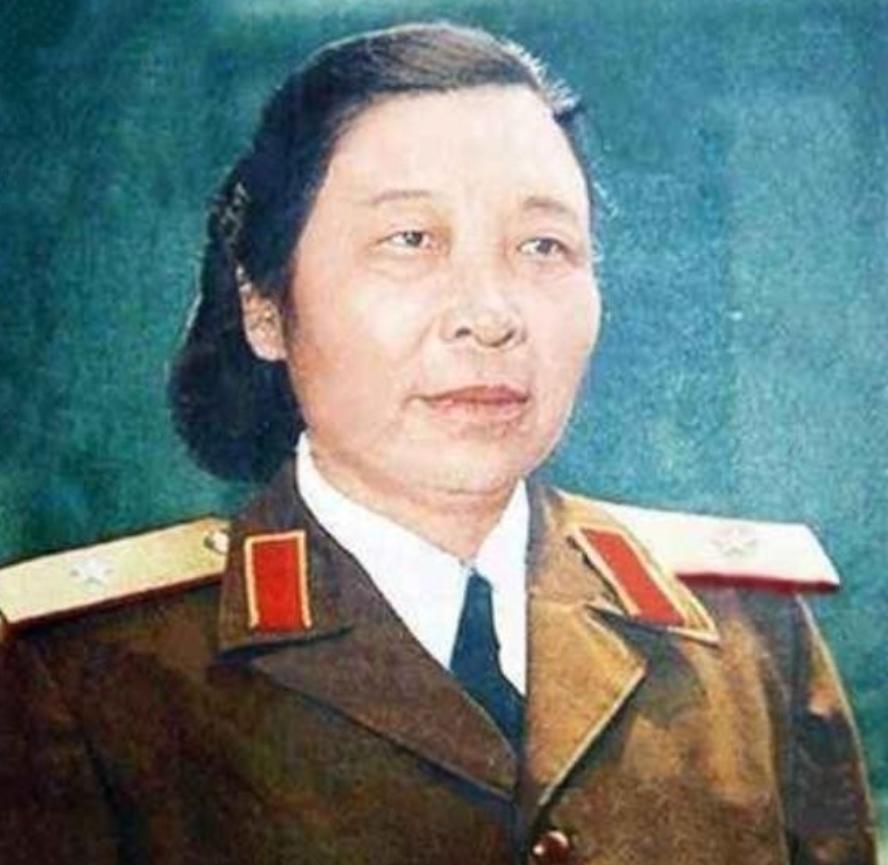 1955年，开国女将军李贞回乡探亲，遇到了打骂她的第一任丈夫古老三，当二人再相见