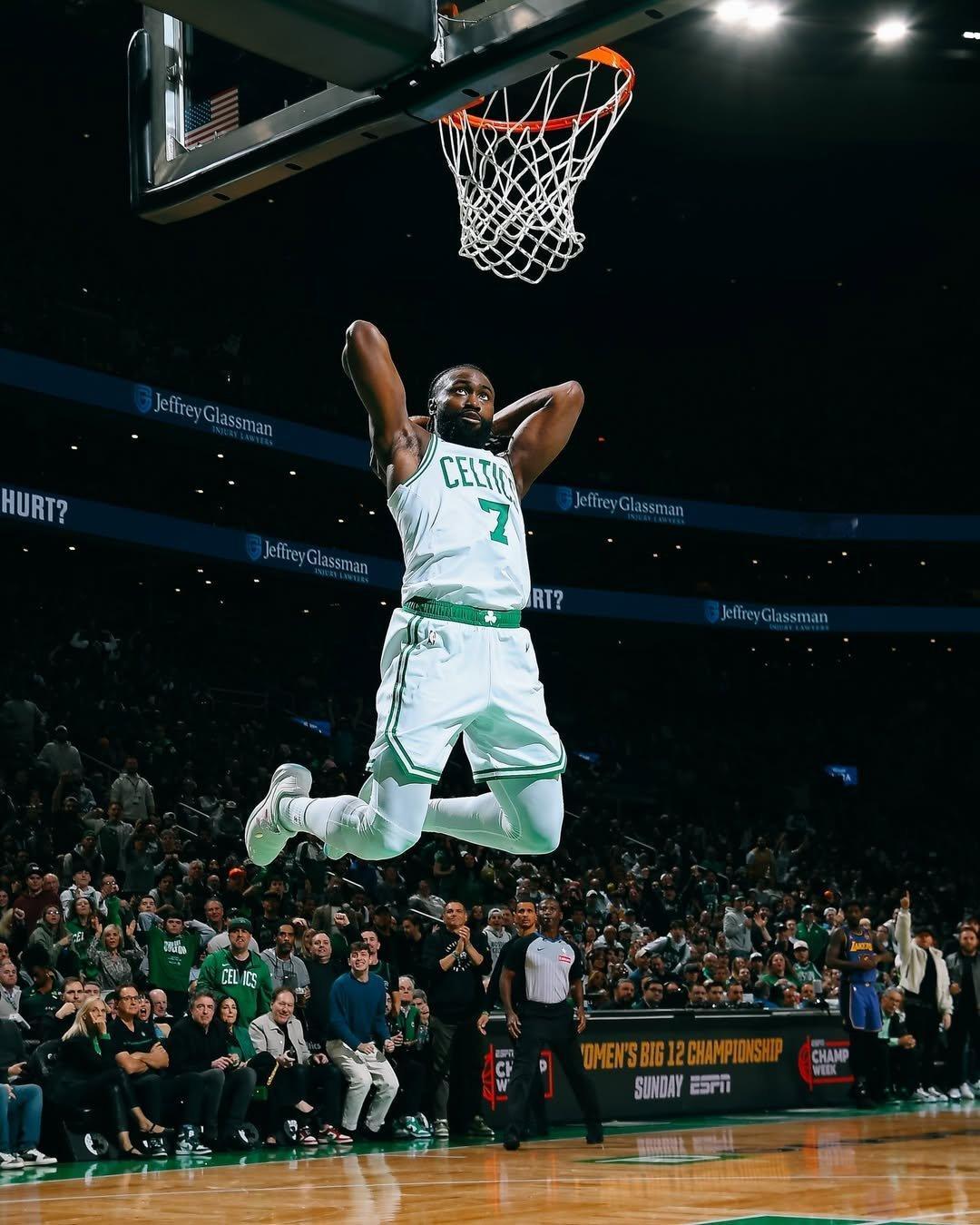 凯尔特人图库 凯尔特人本赛季第一个周最佳！杰伦延续这样的状态，能进一阵吗？凯尔特