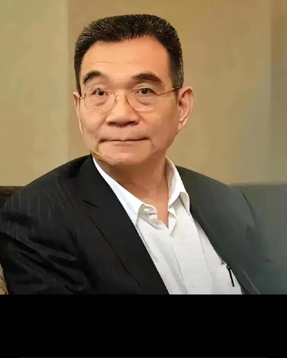 从叶依奎（谢汉光）的经历来看
两岸关系的发展经历了以下几个主要阶段：
敌对与隔绝