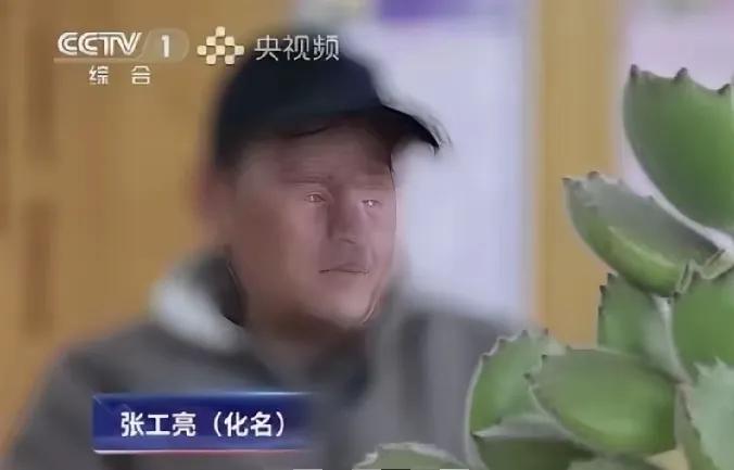 [月亮]上海，男子抛弃妻儿离家出走17年杳无音信，当他回来办理二代身份证时却发现