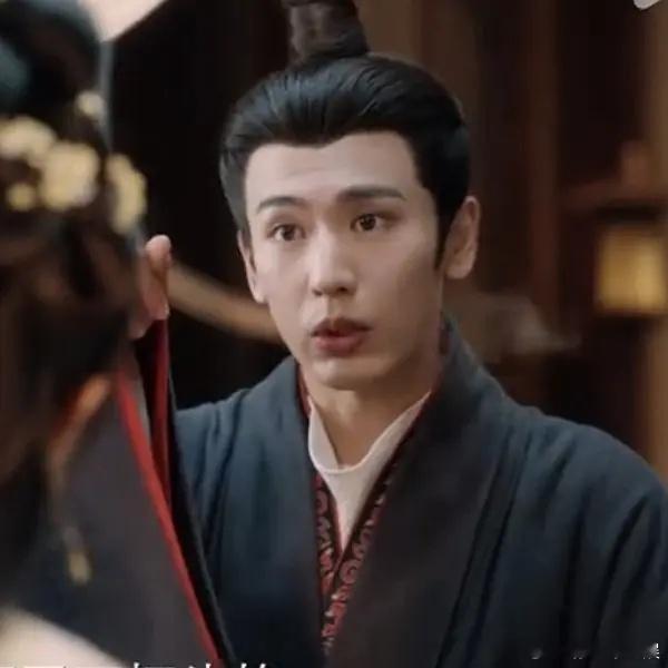 张凌赫这个嘴是不是闭不上 ​​​