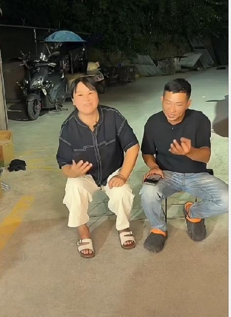小老弟首次回应：阿豪蓉儿分手，他为什么没赶回去劝和？

昨晚小老弟和百合在直播间
