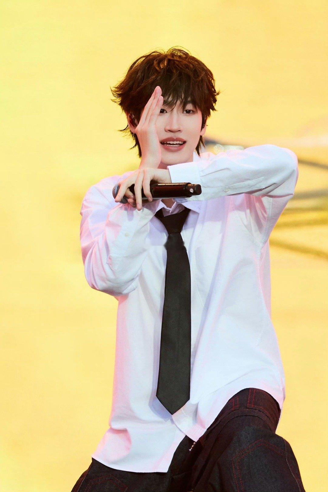 内娱第一浪漫疯子实锤！别人发玫瑰他发电子情书，连刷100遍的喜欢你比任何礼物都致