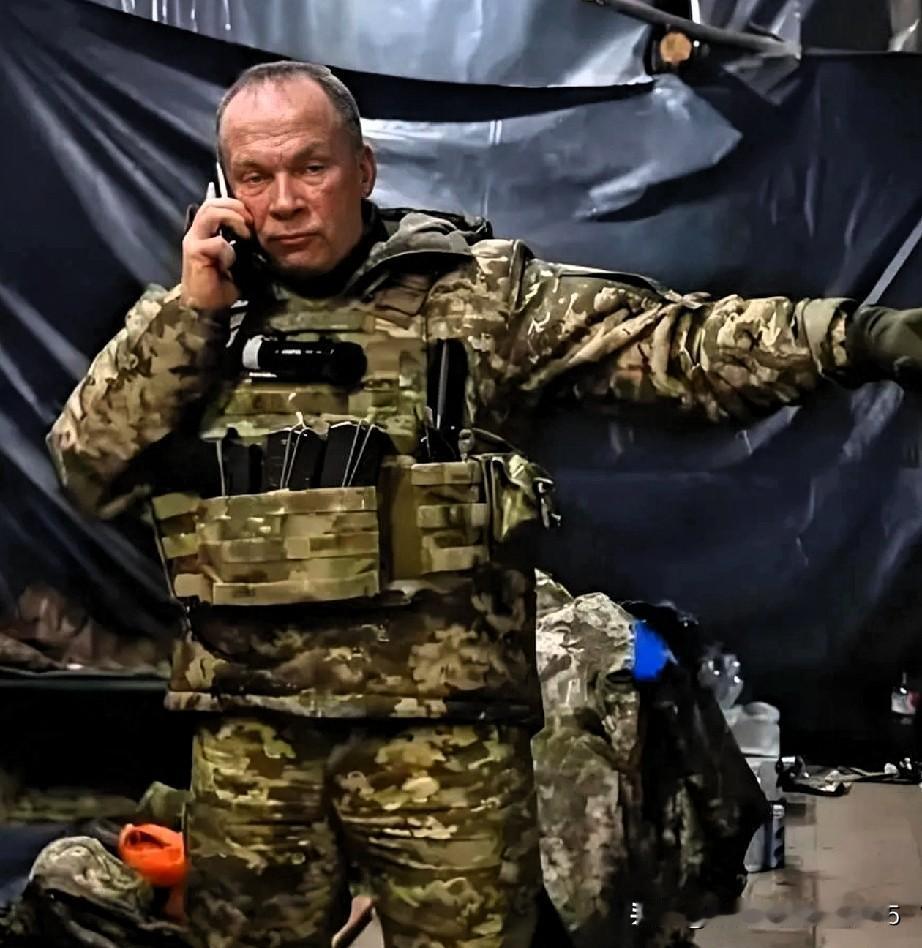 东部战线最新情况：乌克兰总司令瑟尔斯基10月24日的脸书表示，红军城一线的情况很