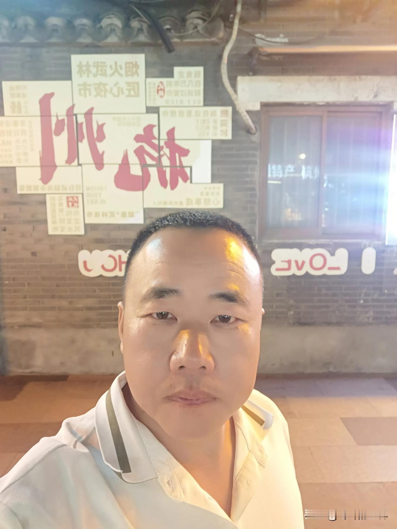 旅行～～
杭州武林广场，夜武林。一半烟火一半诗意。