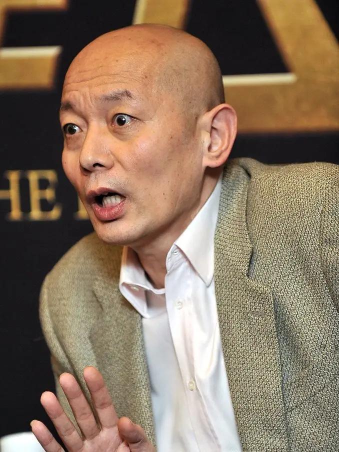一位哲学家说：“每个人的肚子里都是屎，而且还不断地制造。再美的人，早上起来也得刷