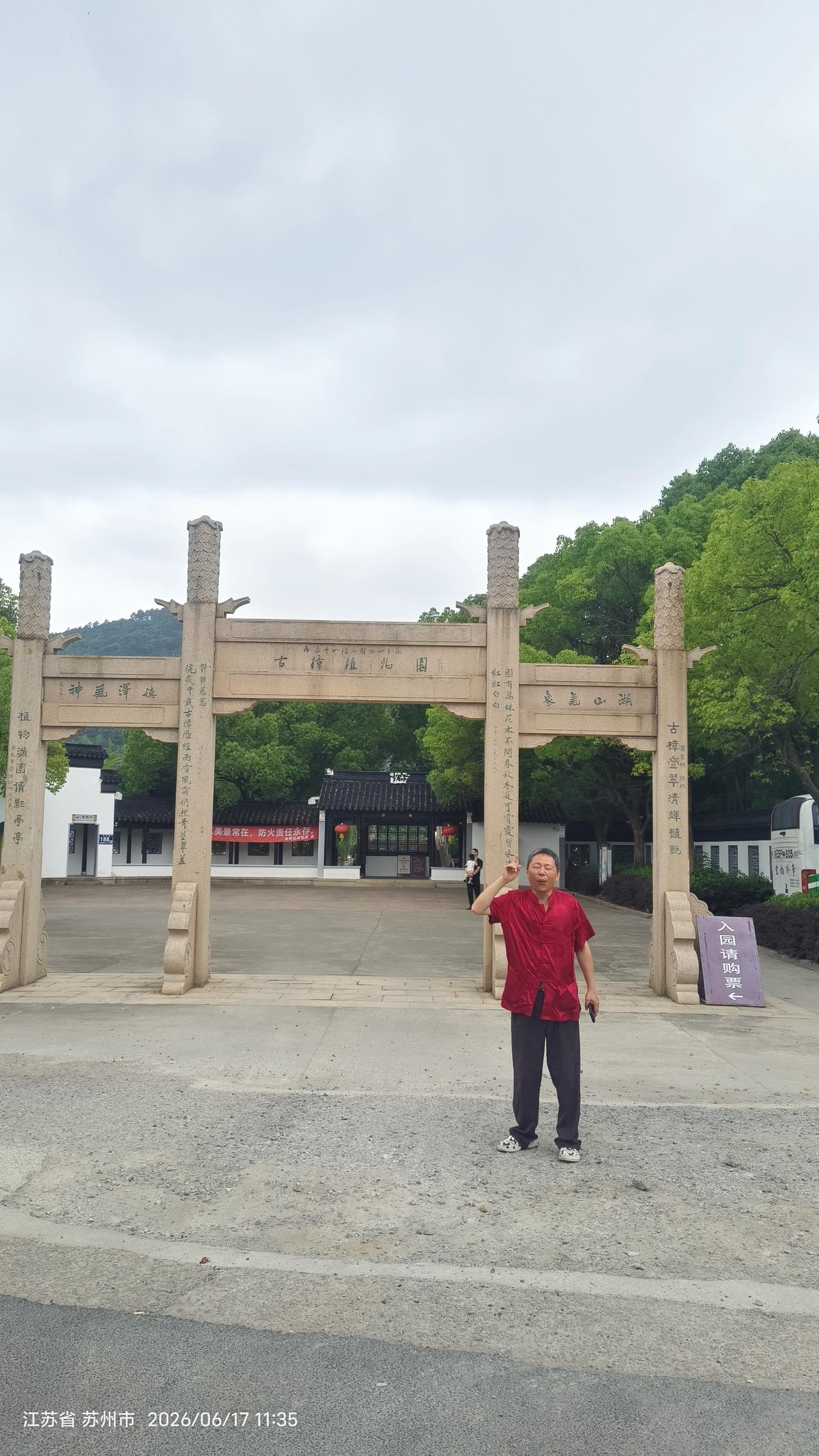 我把无人机升空，用航拍和跟拍两种模式拍摄，用上帝视角俯瞰惠山古镇，渐渐读懂江南最