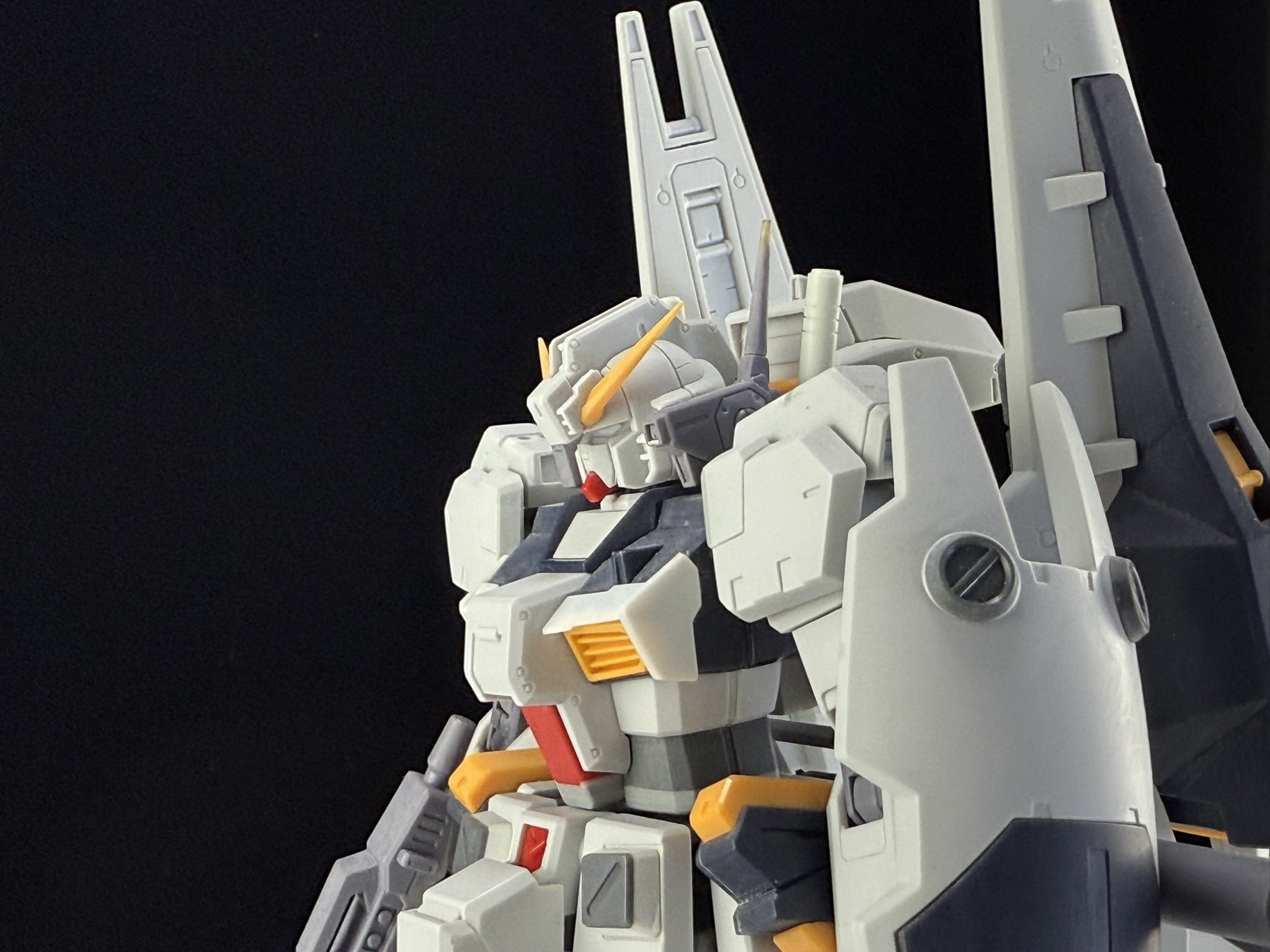 keita正在制作中的海兹尔改造型高达模型