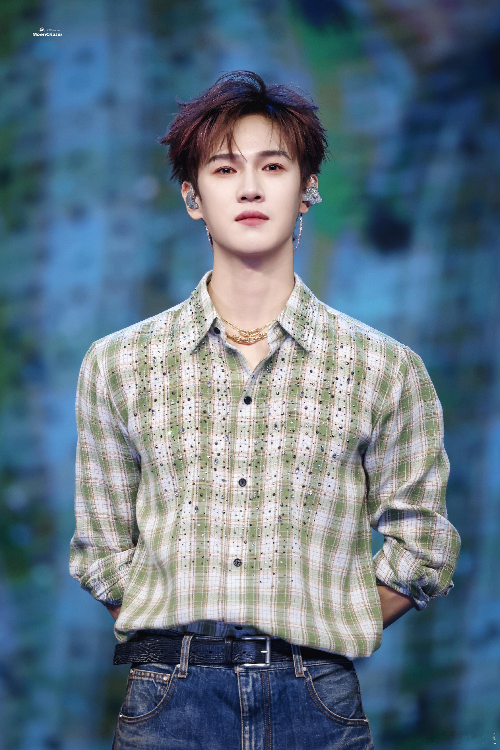 李昀锐看粉丝祝福哭了哥哥你值得 以后流的都是幸福的泪水💧 