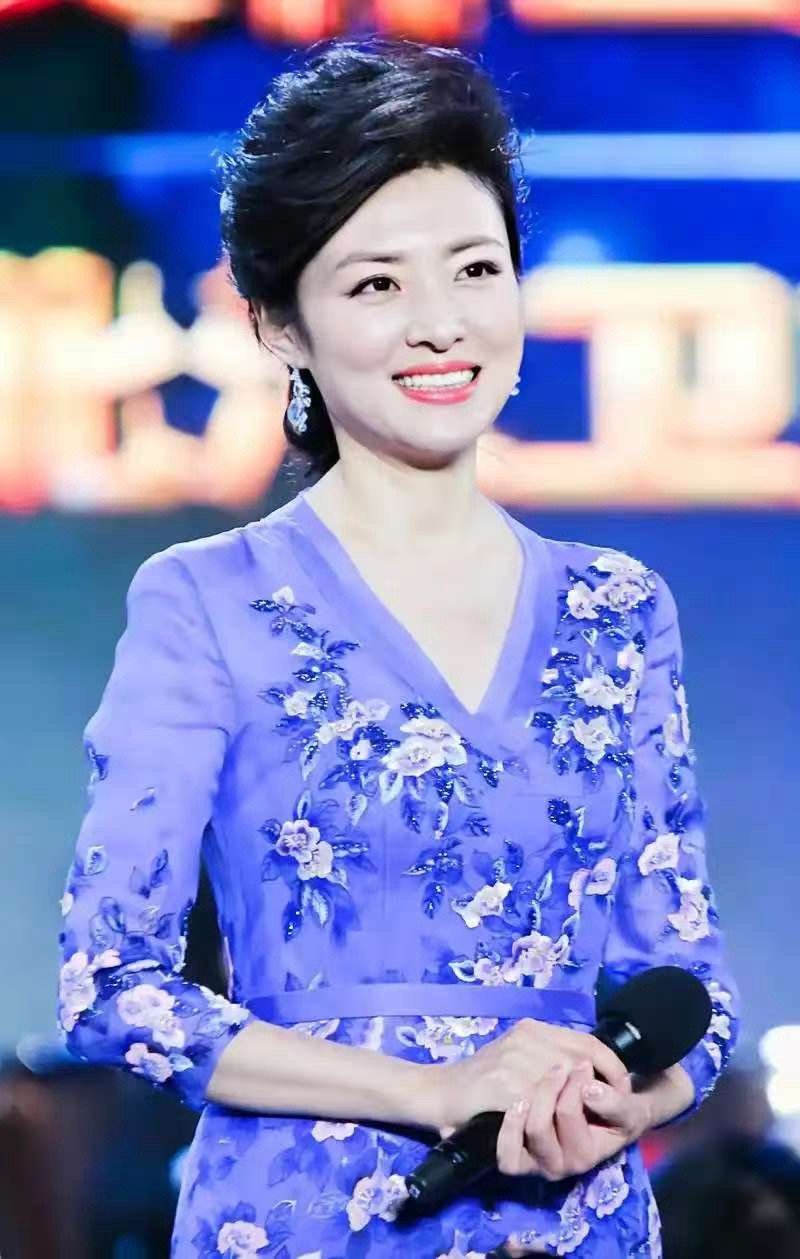 周涛早期春晚主持视频 一帧一画都是回忆杀！周涛早期主持画面一出来，瞬间梦回守在电