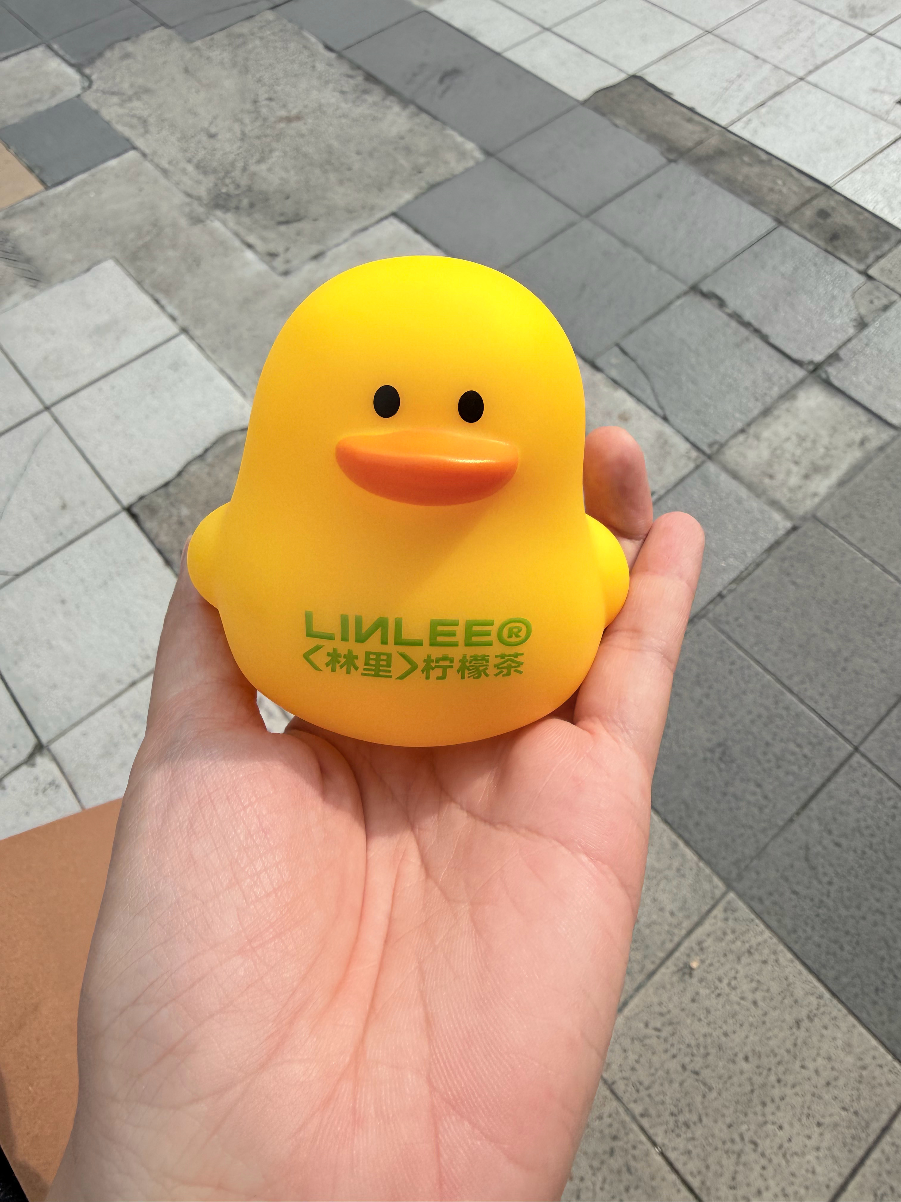 来换鸭蔡徐坤林里全球品牌代言人