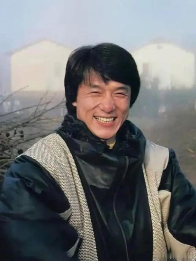 都说林一鼻子大，成龙鼻子也大不照样成为巨星啊 ​​​