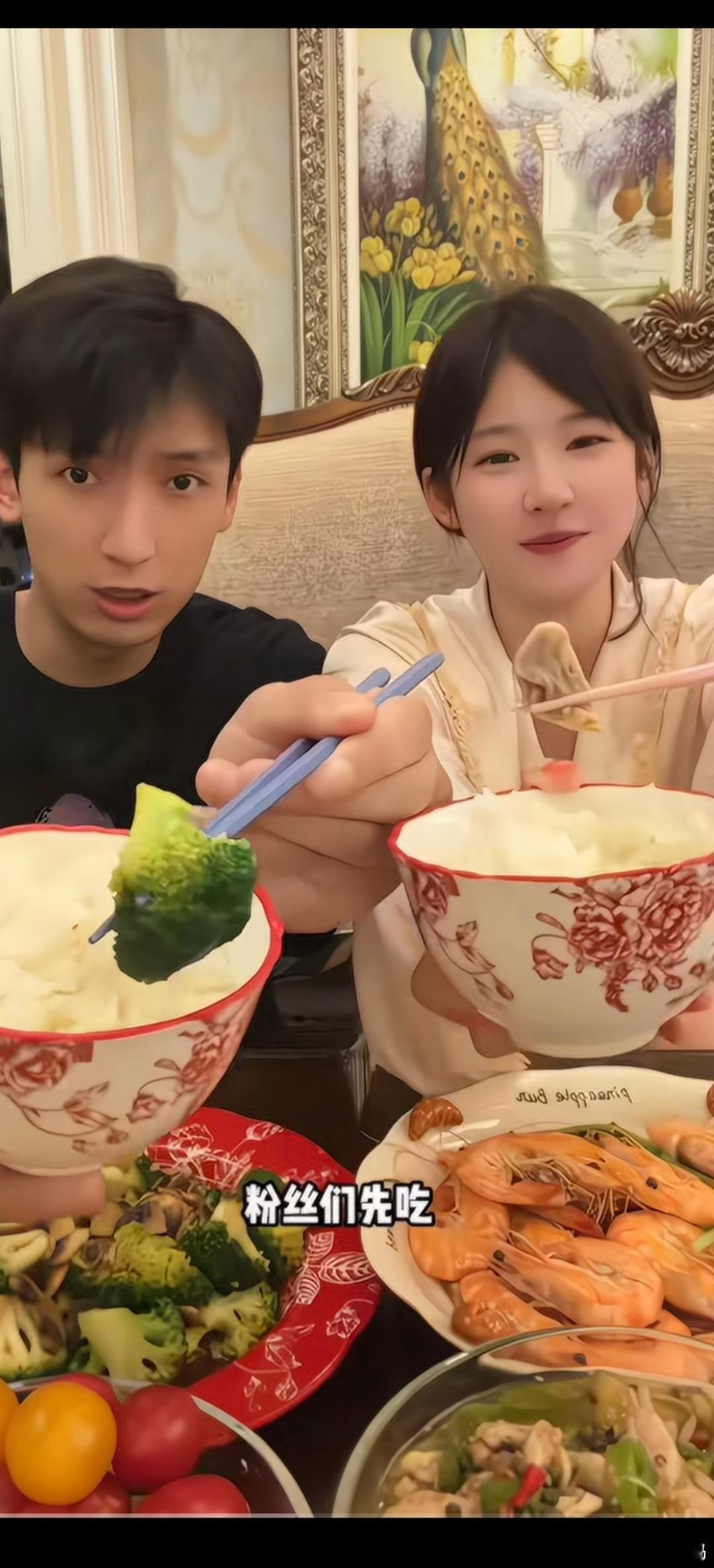 黄一鸣的男朋友小虞真不错，他有着一手好厨艺。 今天，小虞老师下厨房，他要亲自动手