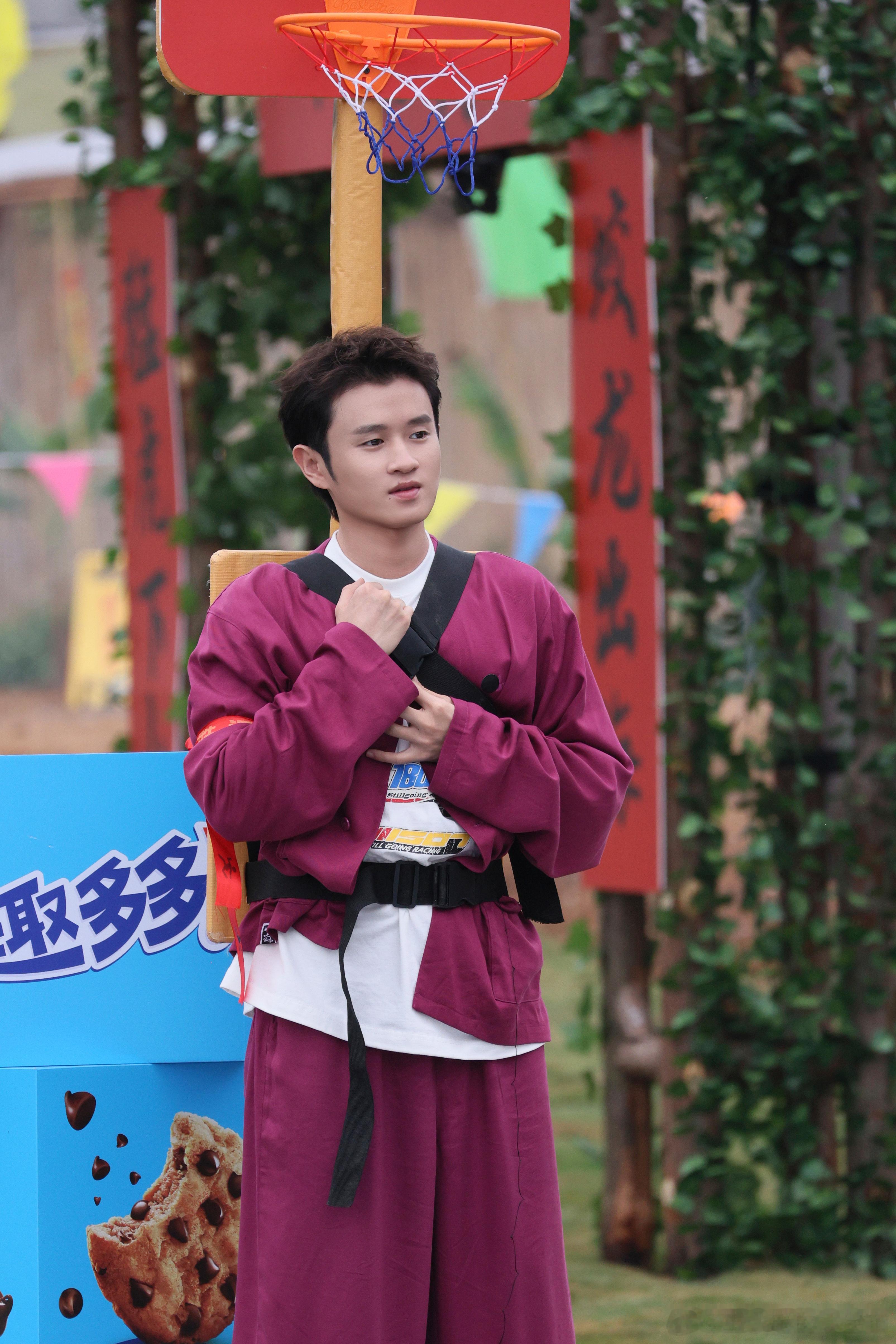 王勉沉浸式金桔吃播这年头要是没跟上网速，都不能一键get大家的笑点，看到王勉吃金