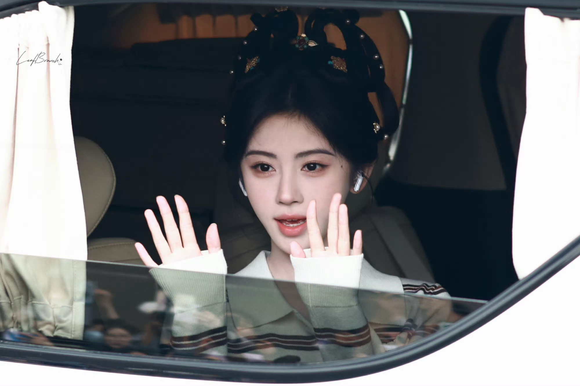 鞠婧祎阿黛 jjy鞠婧祎来战 “愿今夏汇聚点点萤火微光，为你照亮前路，划破漫漫长