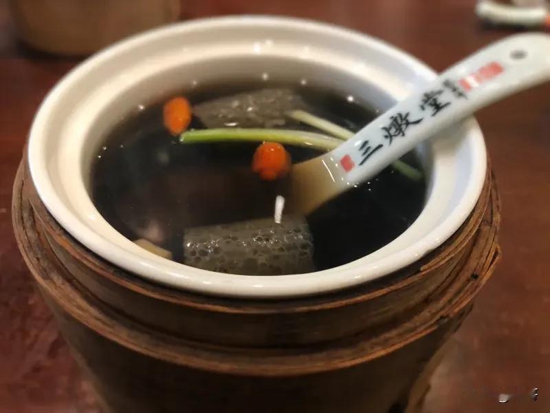 别再只知道吃香椿了！🌿｜谷雨必喝这碗“通神水”
老祖宗说：“春主肝，风邪盛。”