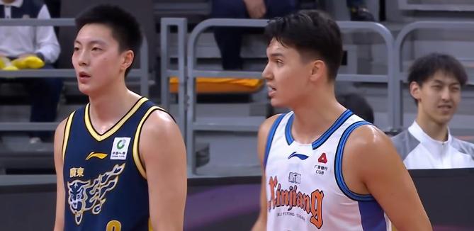 弃用3将全面激活小崔徐杰，广东22分复仇新疆

上一场，广东客场领先18分，被新