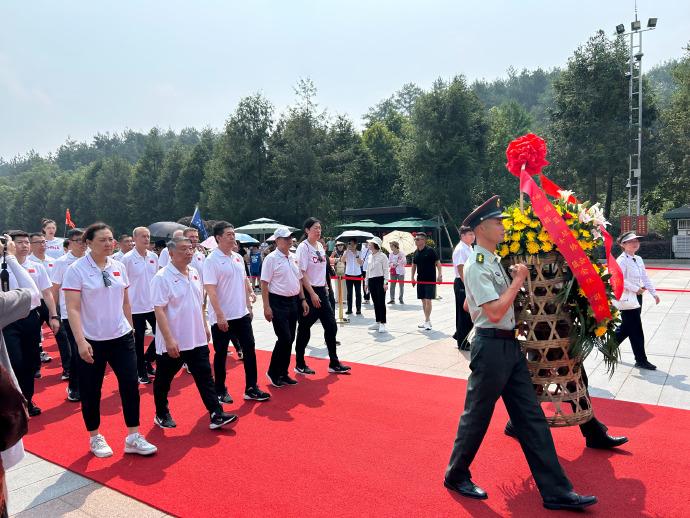 中国女篮去了韶山，宫鲁鸣这是依葫芦画瓢啊。

10年前，他带中国男篮打亚锦赛，也
