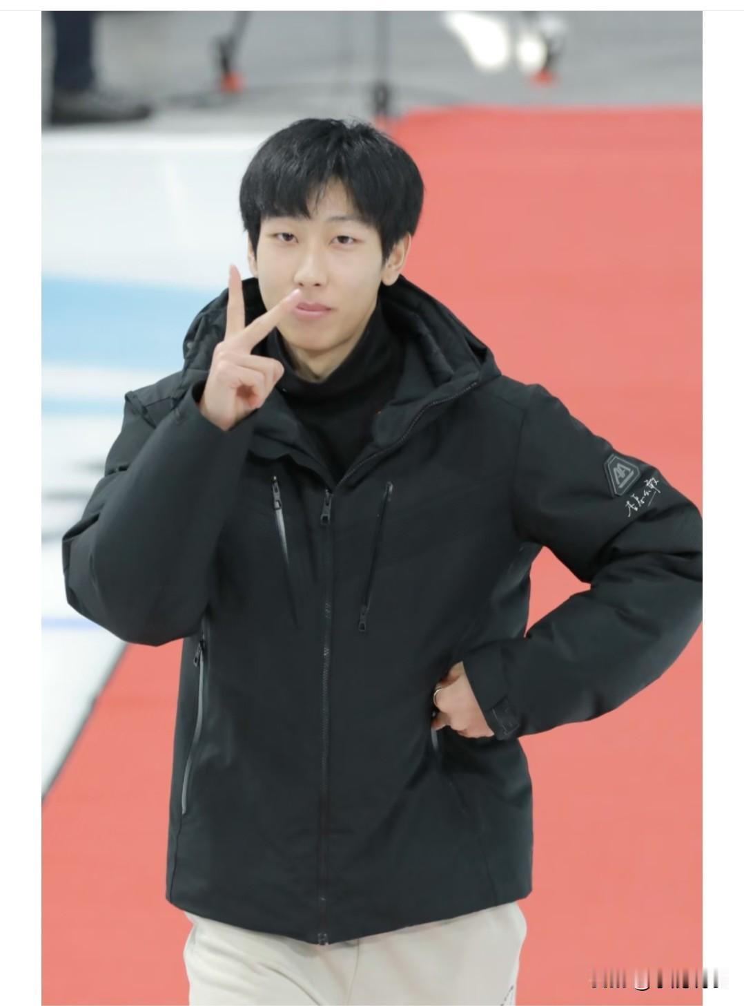 王濛一句话戳中无数人：
不是所有运动员都还能再等四年，放在孙龙身上，分量太重了。