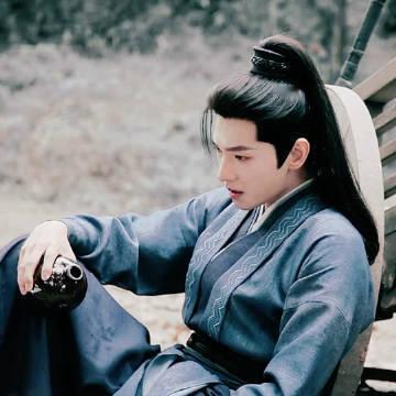 杨洋体验汽修工的一天 瞬间被圈粉！记者采访 + 实操体验双重惊喜，那句关于认真生