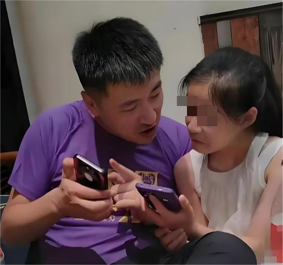 “哪怕她什么都不想干，就在家躺一辈子，也完全没问题！“
在全民鸡娃都要孩子考清北