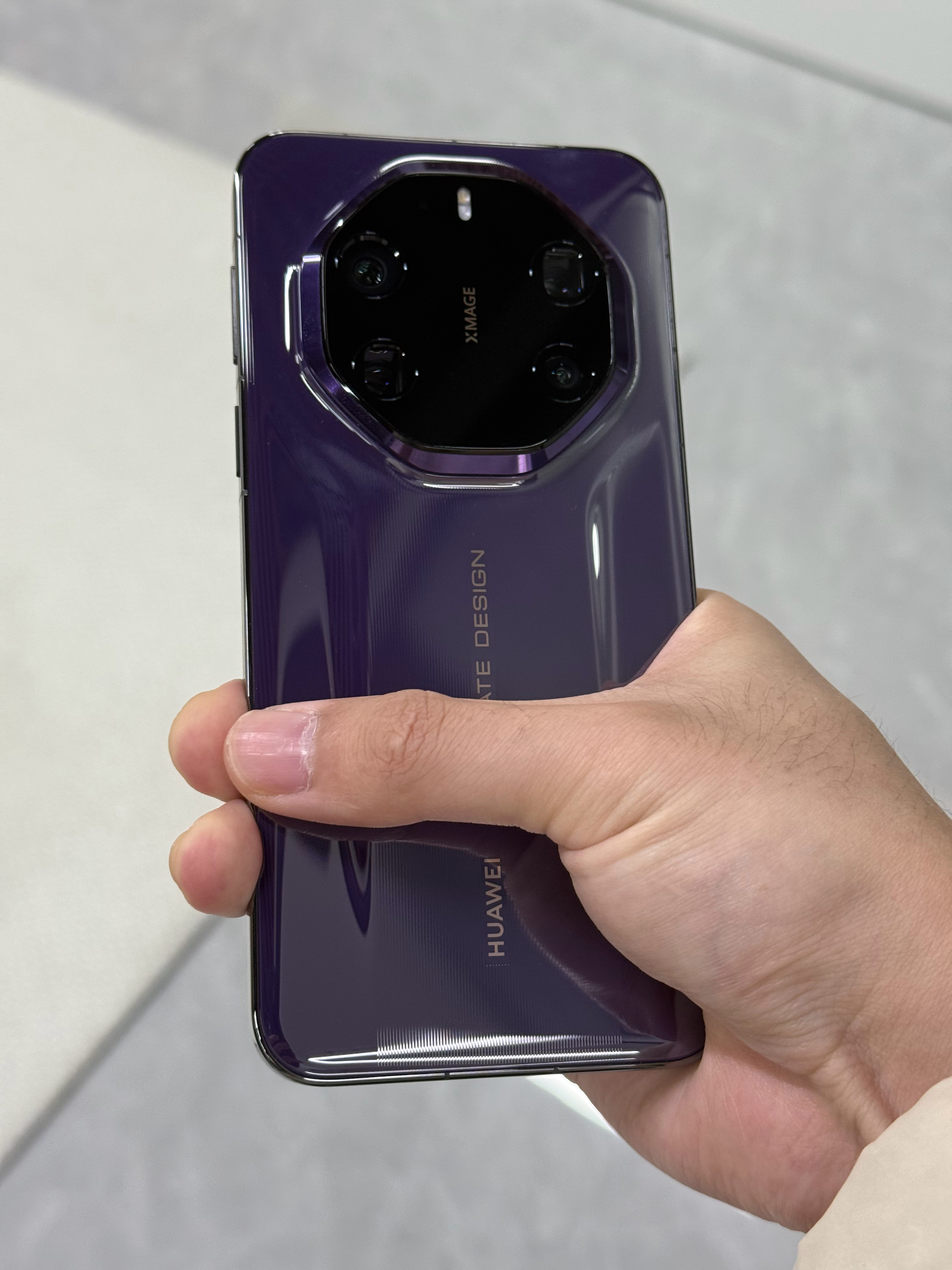 大家现在用的手机能用两根手指完整圈住嘛？