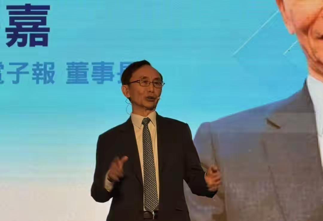 吴子嘉气坏了，撸起袖子叫阵赖清德：“你有种去新竹帮郑朝方辅选吗？你弄我，我一定搞