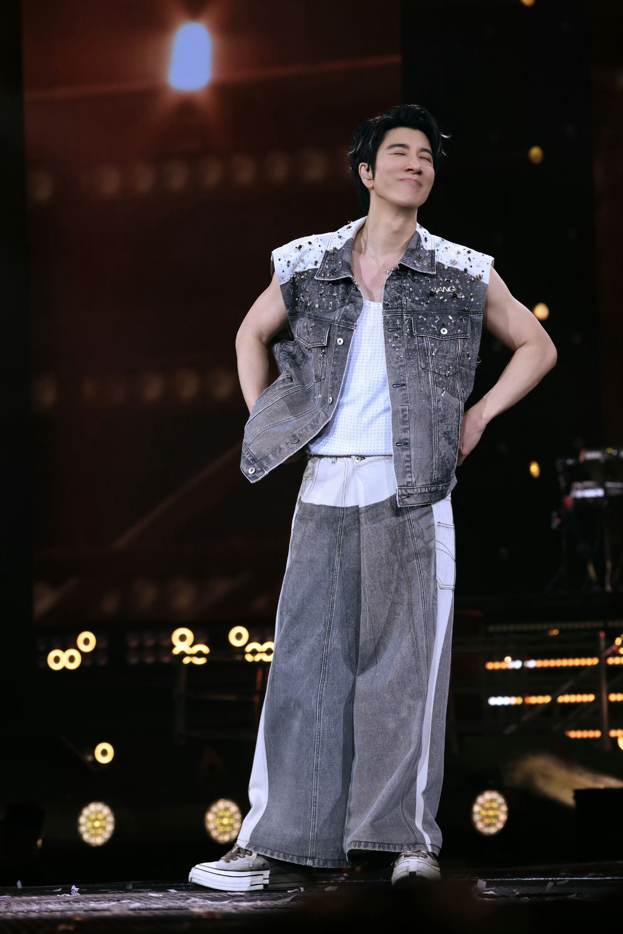 王力宏支持所有人亲嘴自由王力宏厦门演唱会的氛围直接焊在我心上了！全场大合唱震得耳