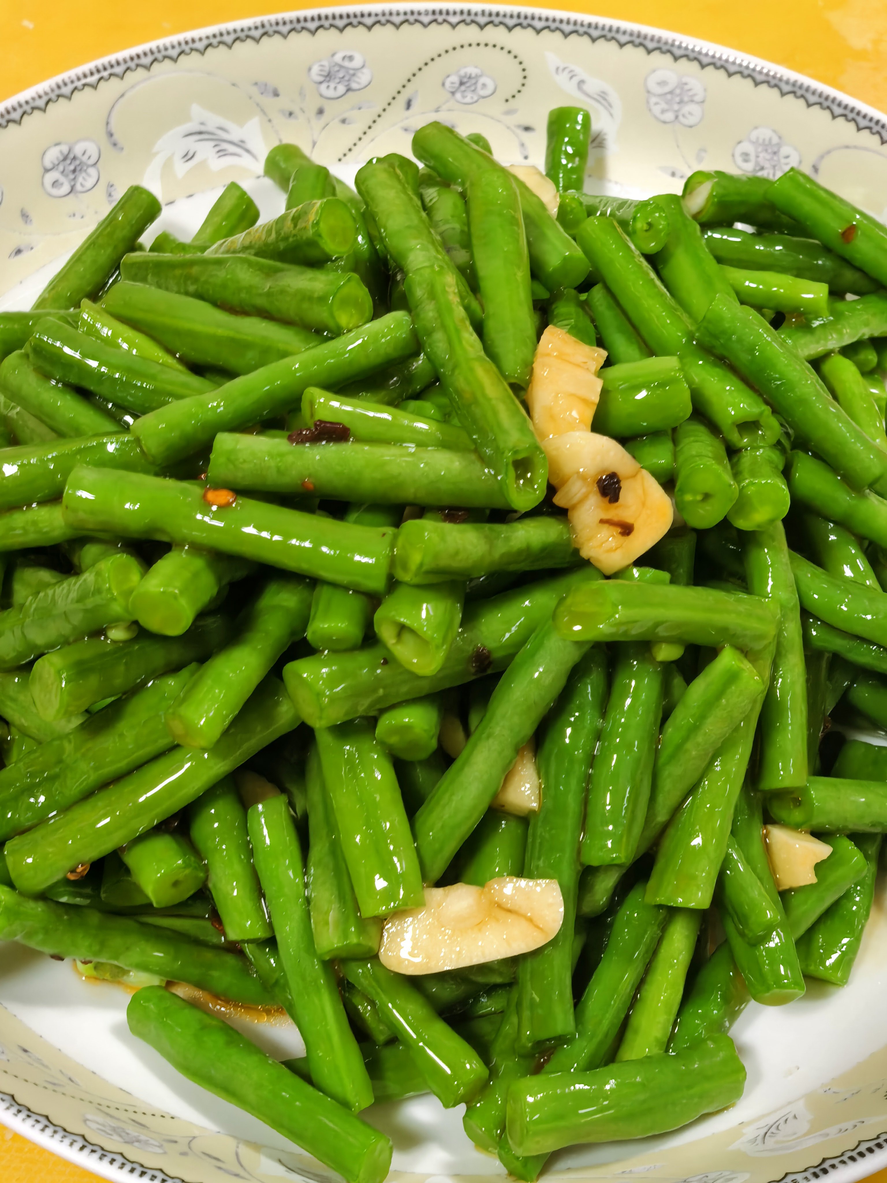 周末无煮意：微波炉烤花生米，凉拌豇豆，酱卤鸡爪，酸辣牛蛙，椒麻罗非鱼，拍蒜豌豆尖