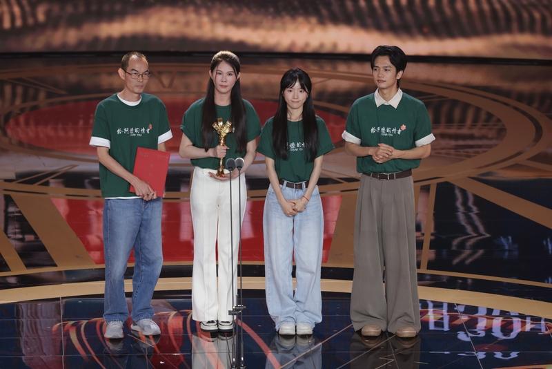 此前董子健、刘昊然、贾乃亮都曾哭诉无电影可拍，倪妮和黄渤主演的电影票房仅300万