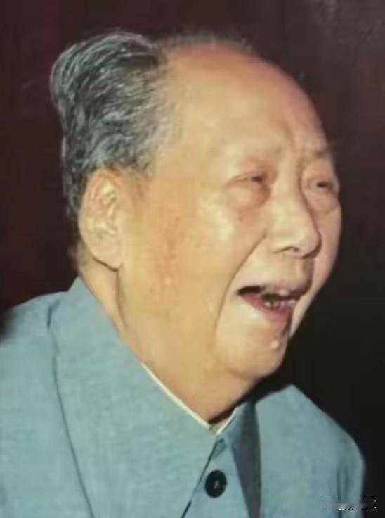 满心崇敬寄哀思，为国为民，操劳一生的白发伟人！