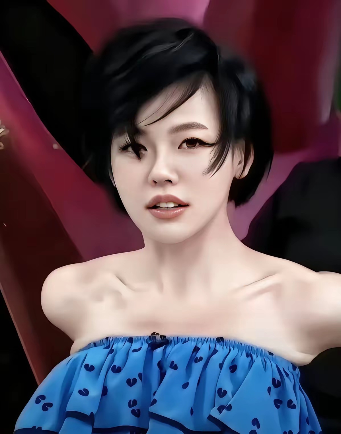 小S是位优秀的谐星，她曾经非常自信的表示：老娘年轻的时候长的特别的美，锁骨也特别