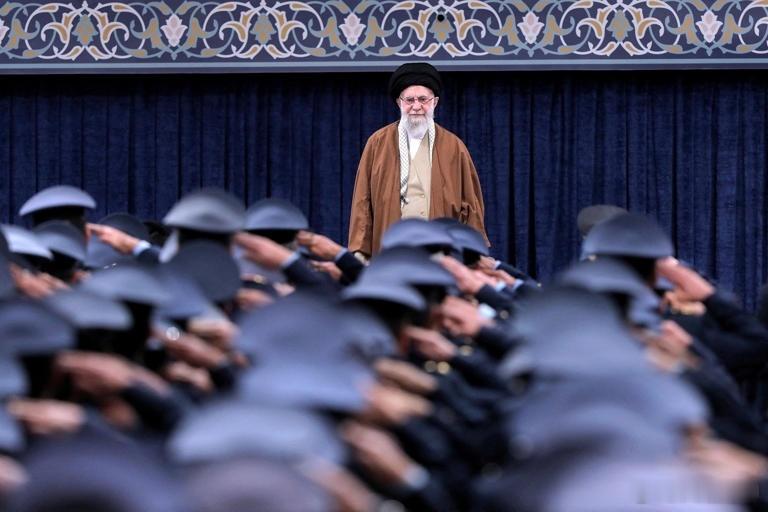 英媒复盘美伊战争，说倘若哈梅内伊没死，战争三周就能结束。 