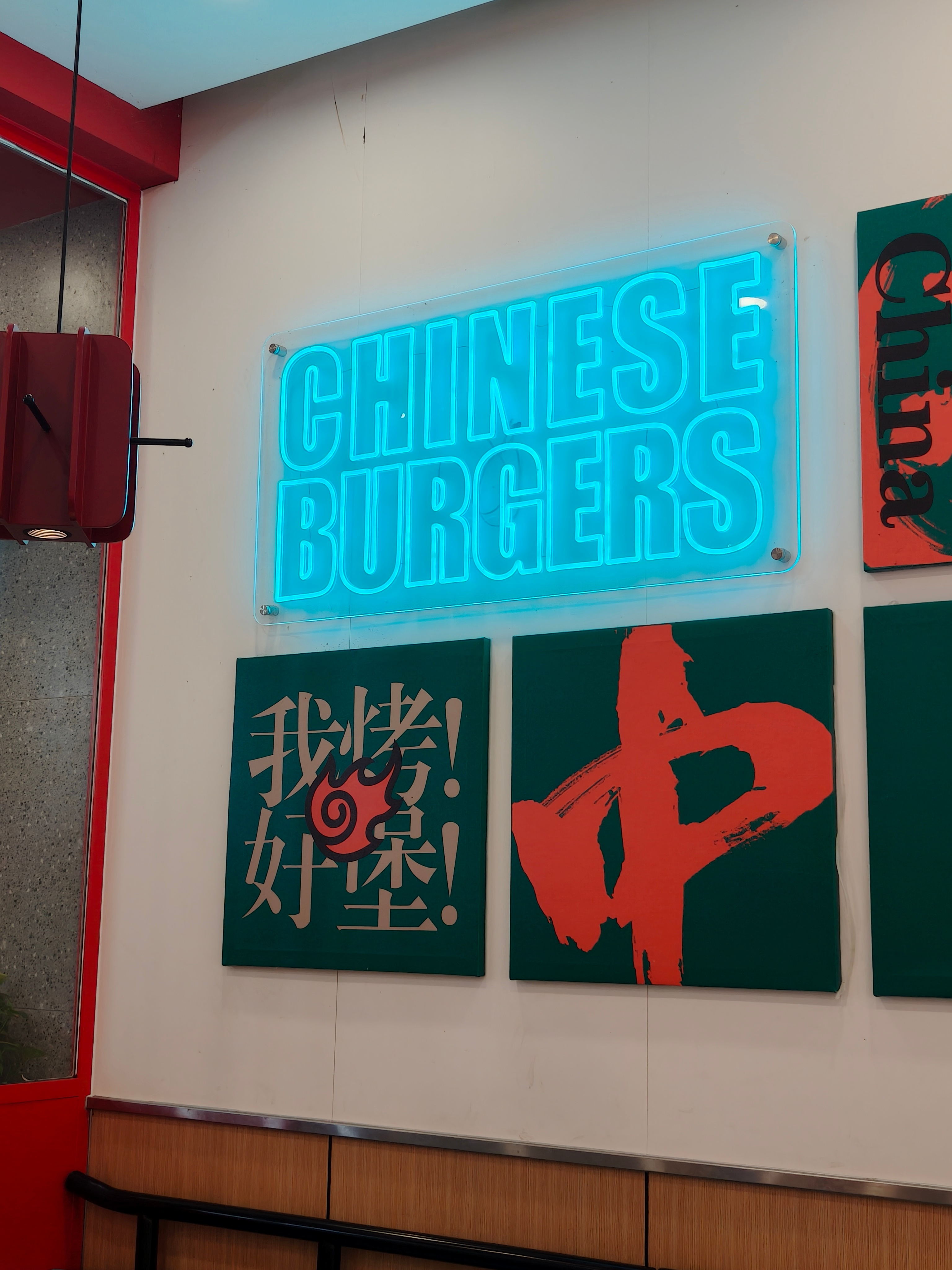 今天又来吃塔斯汀了，试了一下新品的凤梨板烧，这个凤梨要是新鲜的就好了，味道还行，